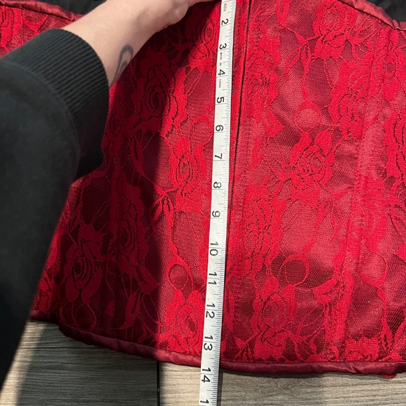 Deep wine color underbust corset - Picture 4 of 9